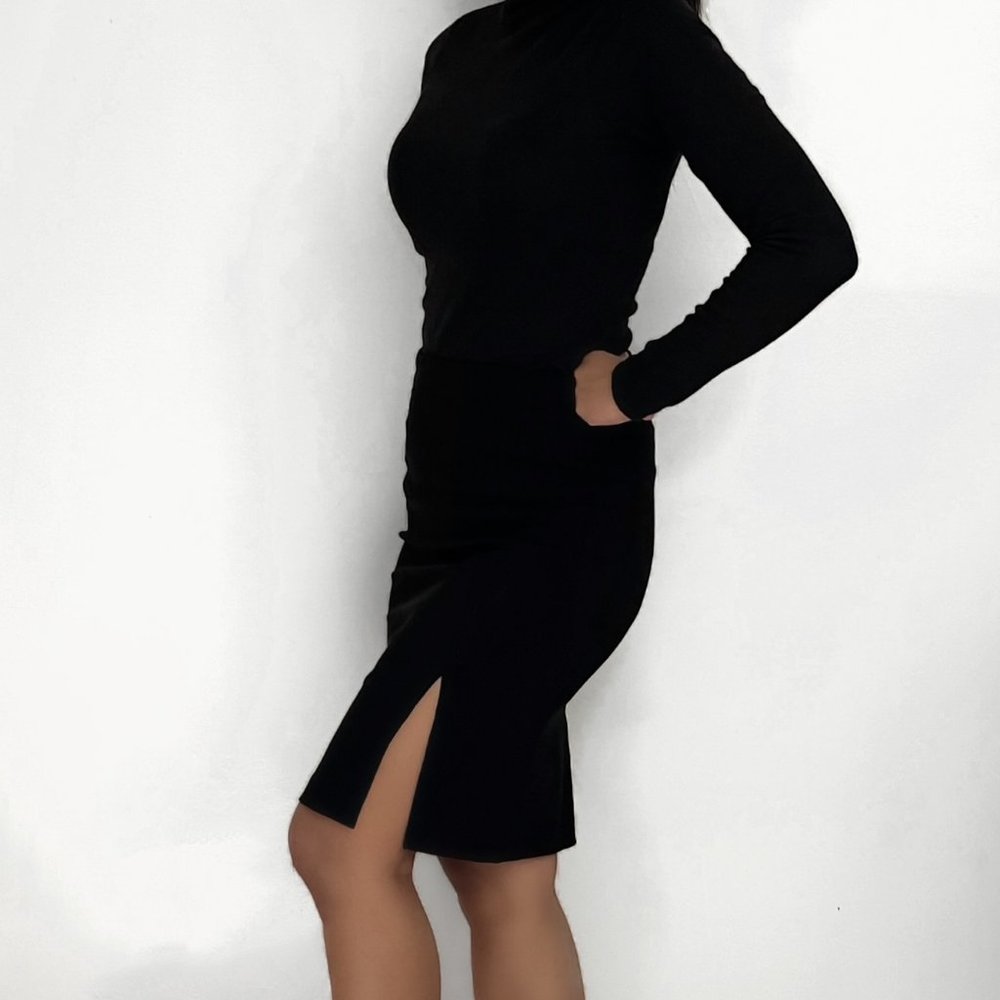 SKIRT WITH SLIT
